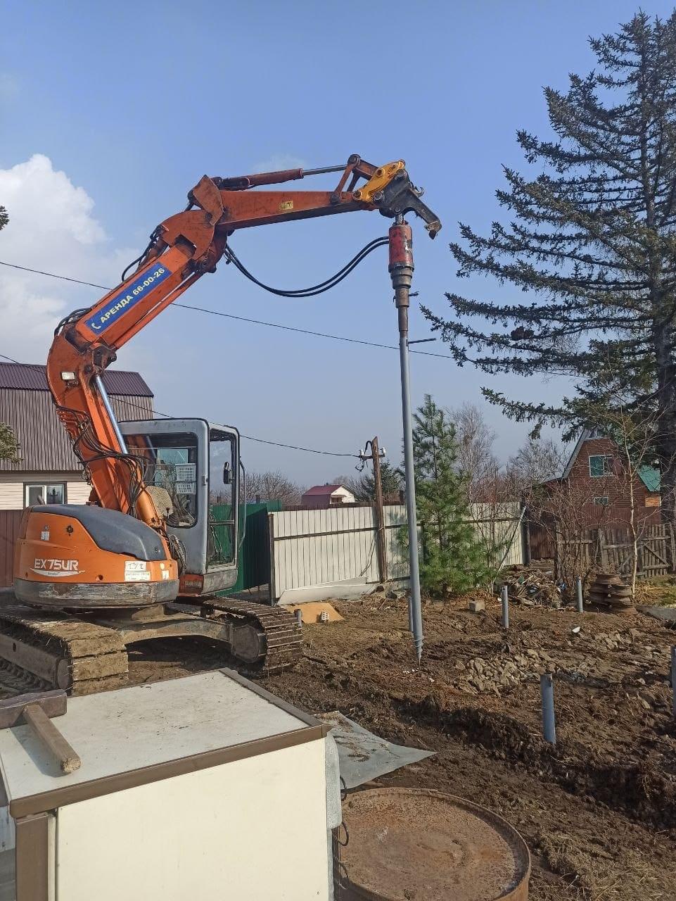 Гусеничный экскаватор