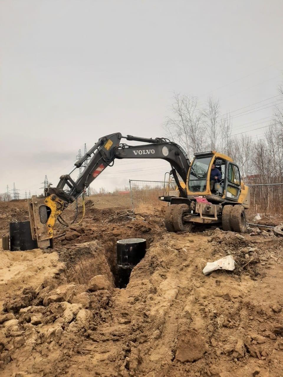 Гусеничный экскаватор