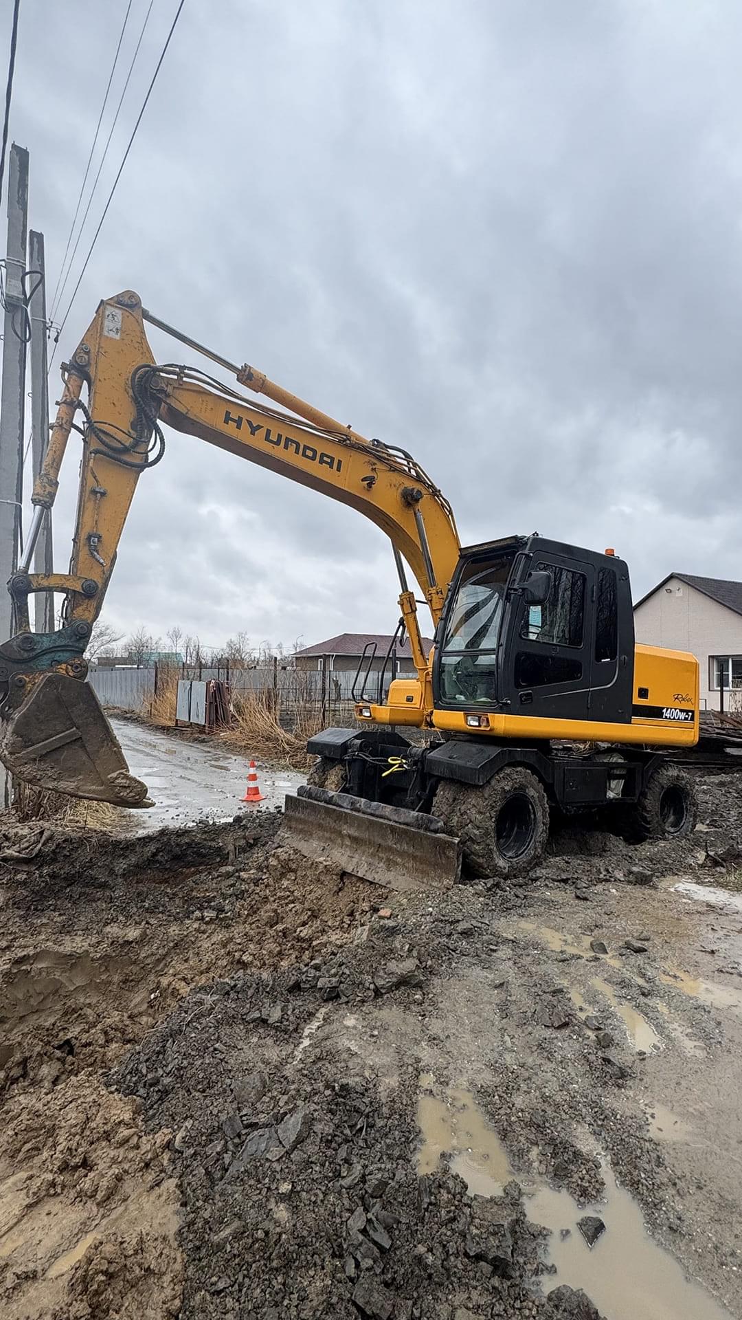 Гусеничный экскаватор